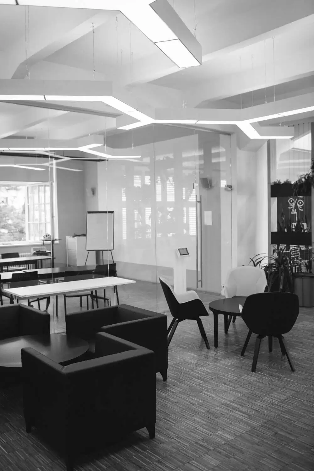 Empleado fichando jornada laboral desde la app móvil de OnTime